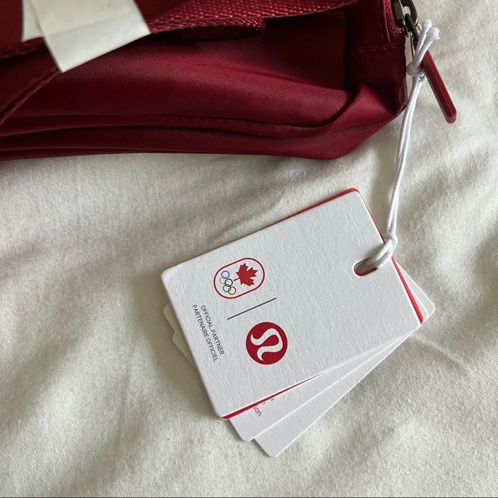 đ Lululemon Everywhere Belt Bag ebb Dark Sport Red Team Canada Olympics - Picture 4 of 5